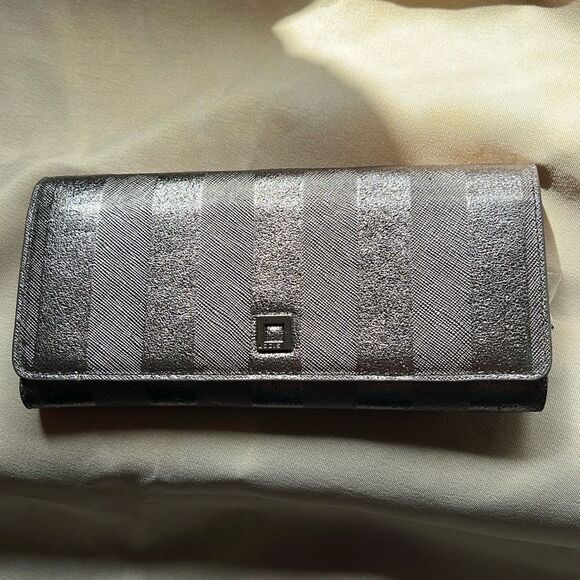 Lodis Metallic Silver 4x8 RTD Clutch Wallet - Picture 2 of 6